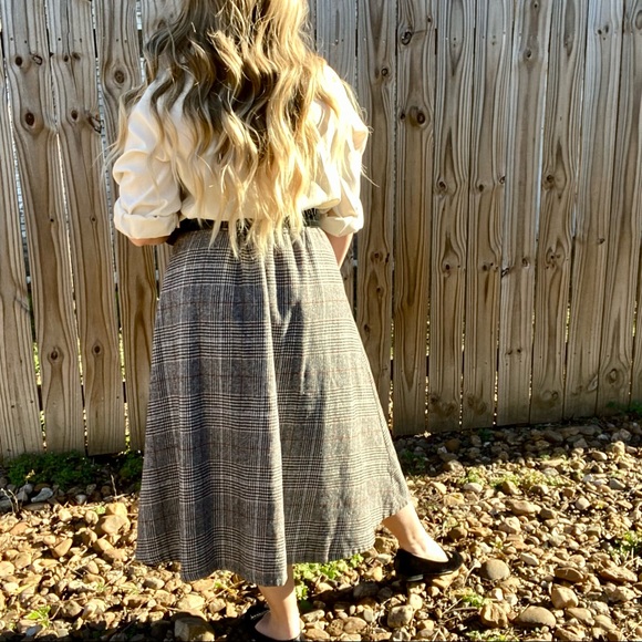 VINTAGE TWEED CIRCLE SKIRT 🤎📚 - Picture 4 of 9